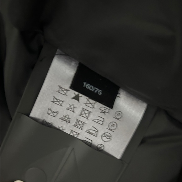 Authentic Moose Knuckles Black Hooded Jacket with fur hood Boys size XL - Picture 9 of 10